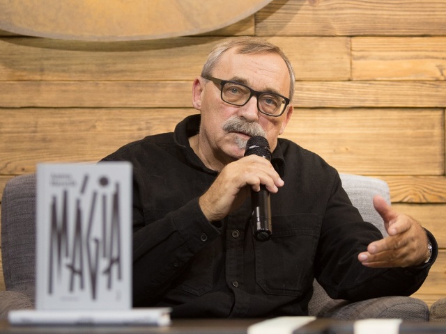 Anton Heretik, Mágia, kniha