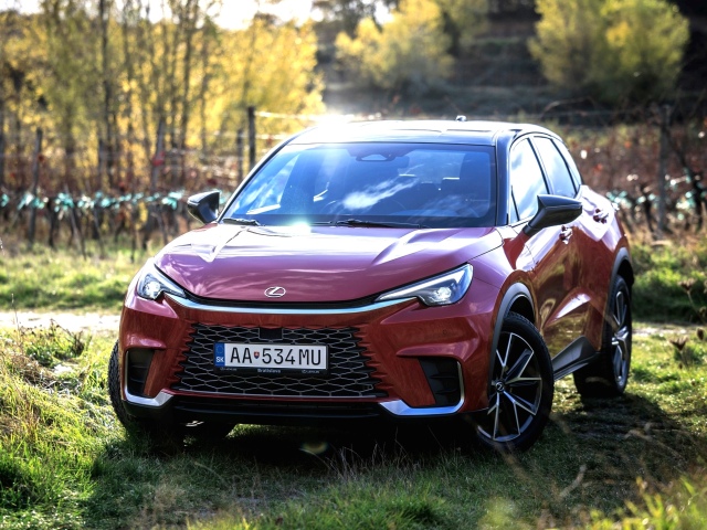 Lexus LBX Hybrid FWD - test 2024