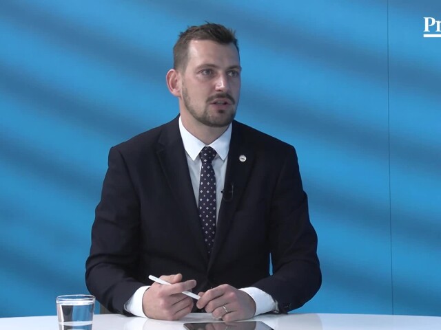 Matej Dobiš, Ide o peniaze