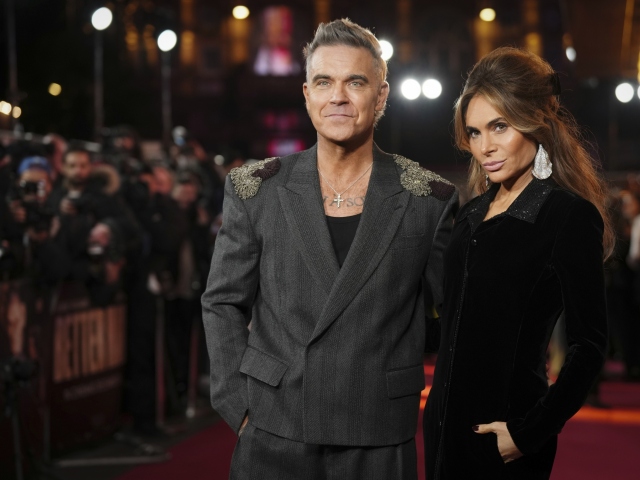 Spevák Robbie Williams a jeho manželka Ayda Williams.