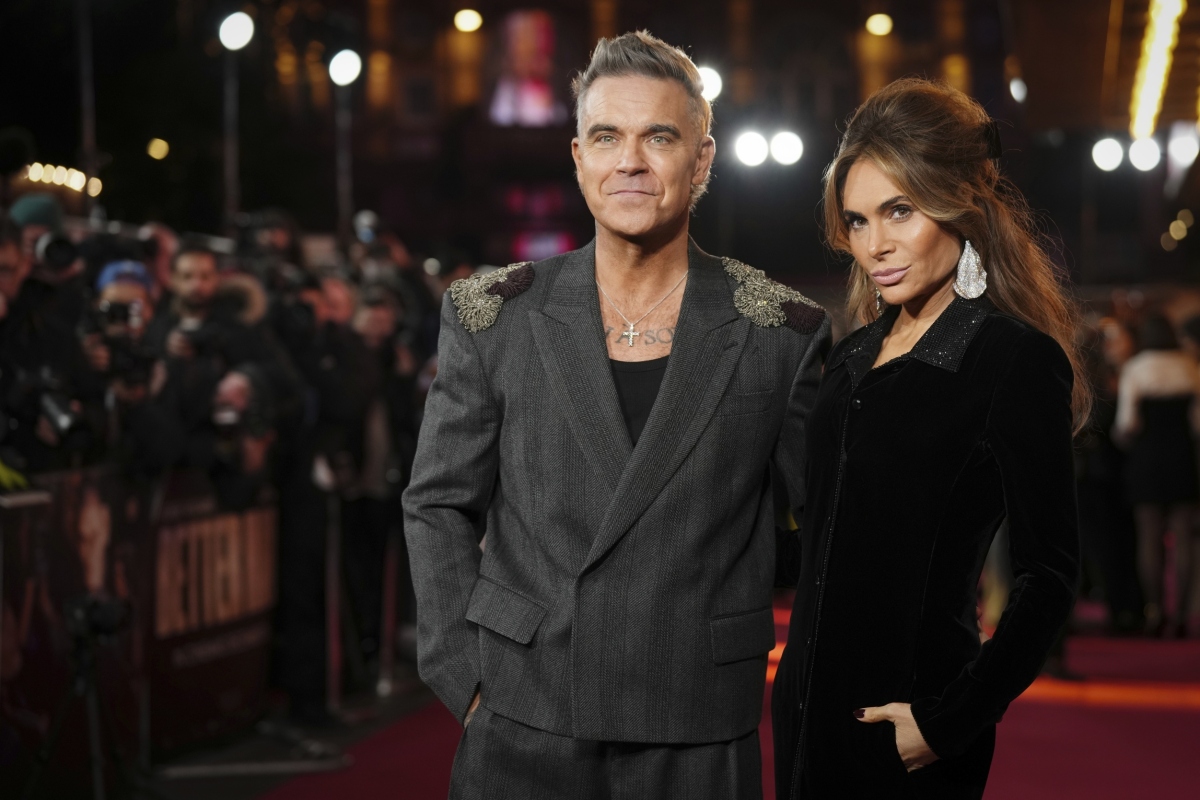 Spevák Robbie Williams a jeho manželka Ayda Williams.