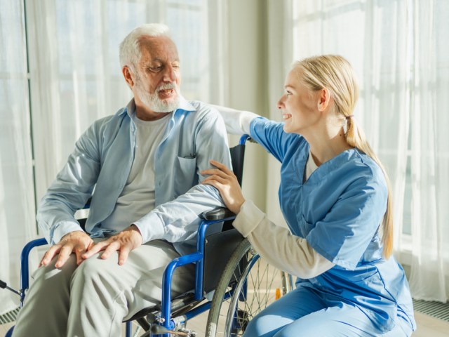 dôchodca, opatrovateľka, senior, vozíčkar, invalid