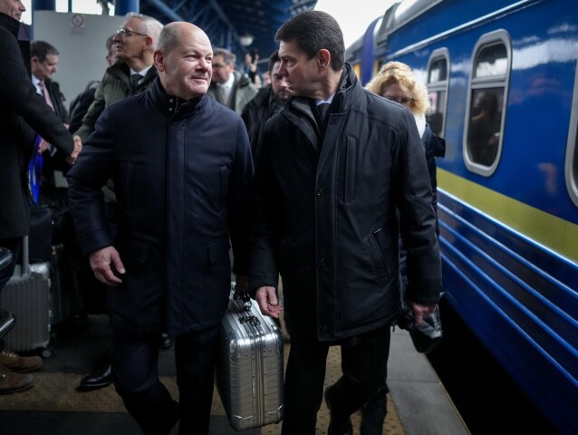 Olaf Scholz, kufrík, Ukrajina, Kyjev