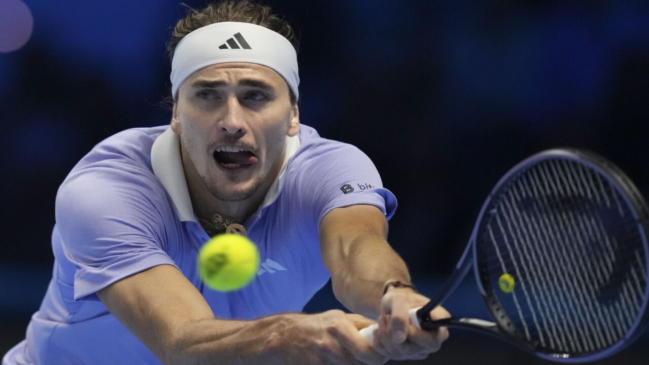 Zverev ide na US Open do semifinále, súper Chačanova duel skrečoval