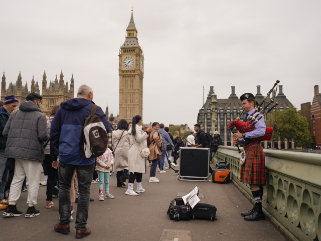 Britain / Elizabeth Tower / Big Ben / London /