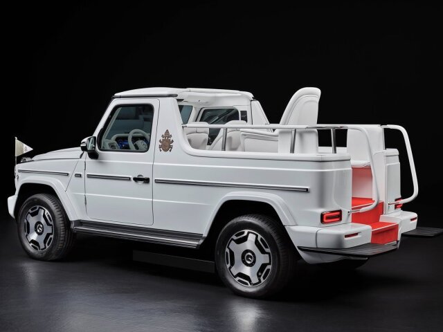 Mercedes-Benz G580 EQ Popemobile - 2024