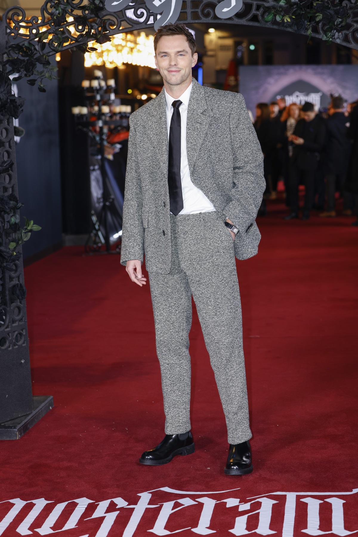 Herec Nicholas Hoult na premiére filmu Nosferatu.