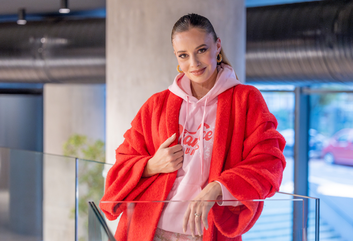 Speváčka Mária Čírová na návšteve redakcie Pravdy.