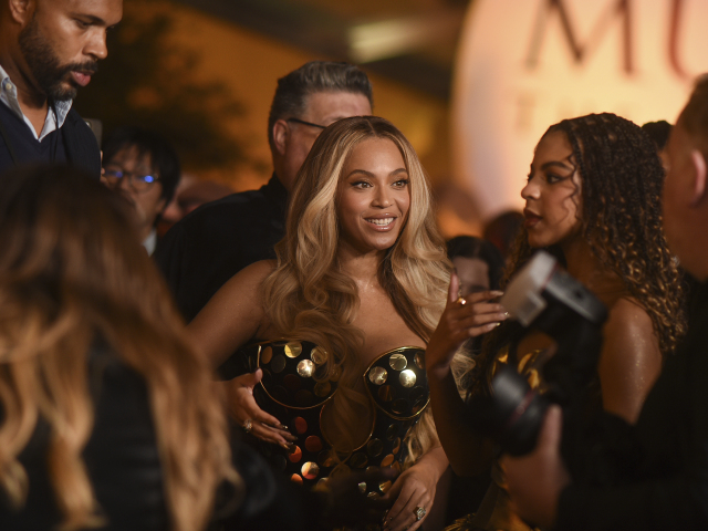 Beyoncé v kreácii Balmain