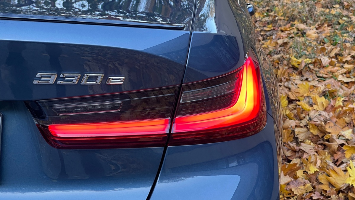 BMW 330e xDrive (2024)