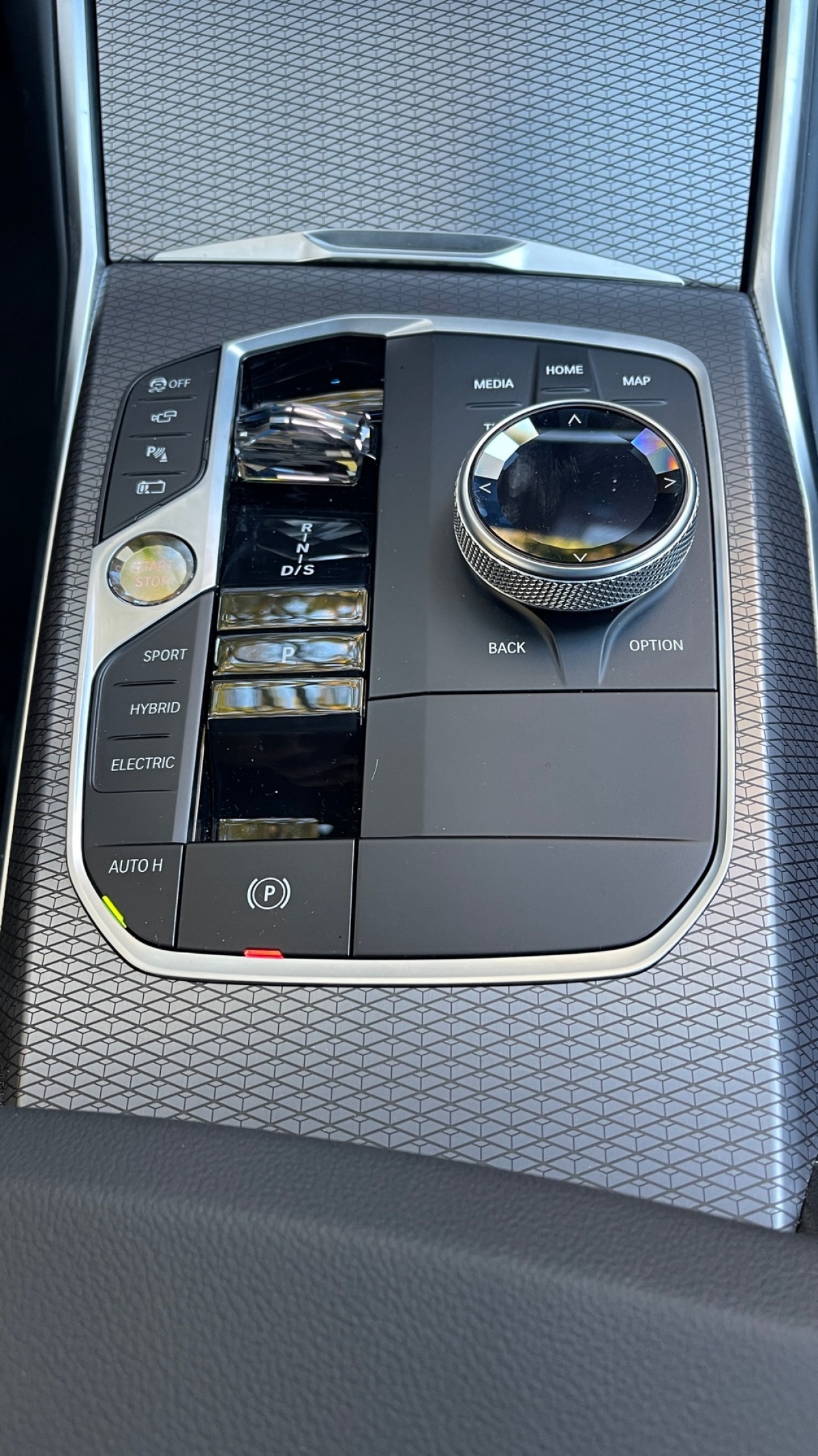 BMW 330e xDrive (2024)