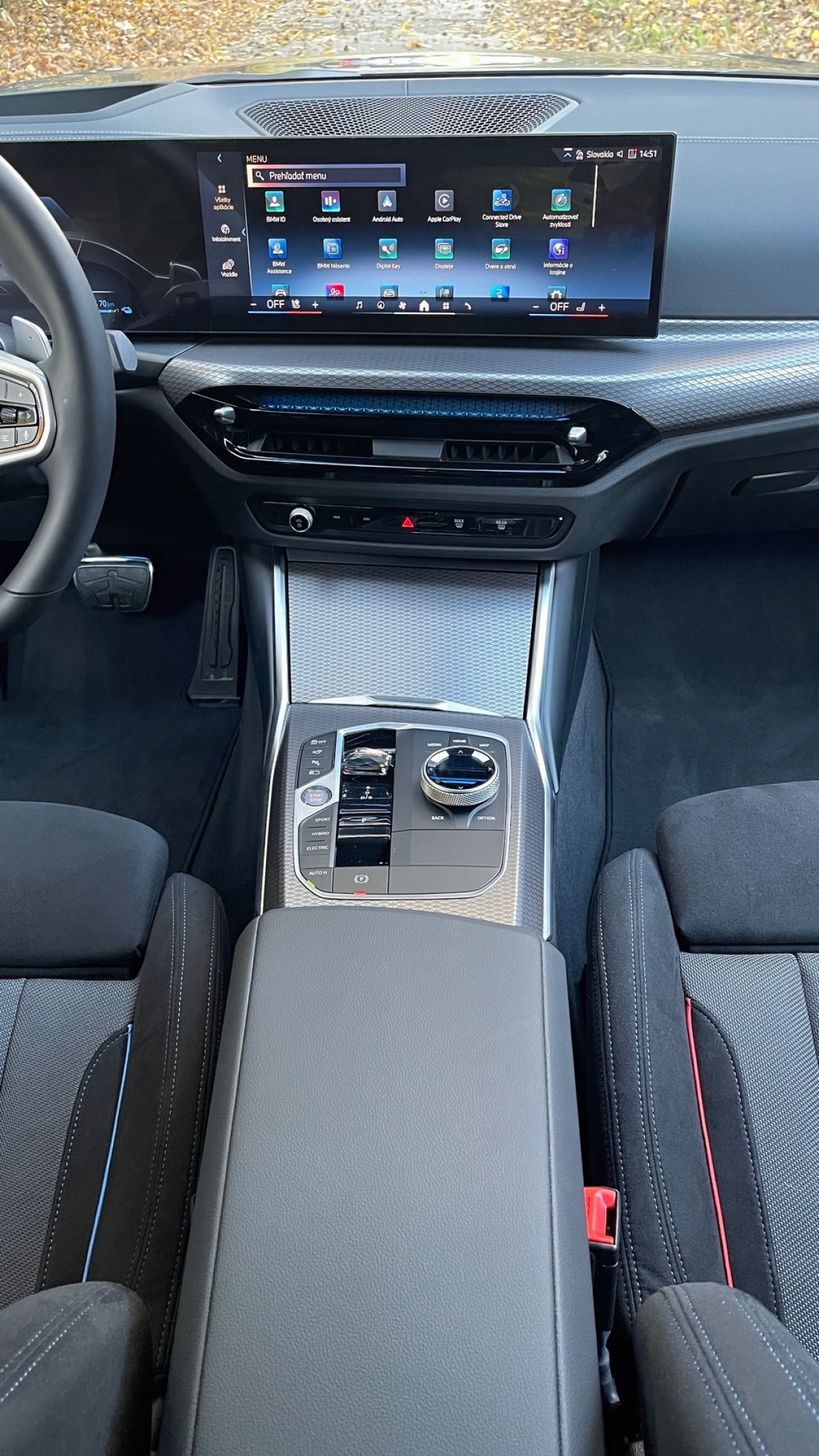 BMW 330e xDrive (2024)