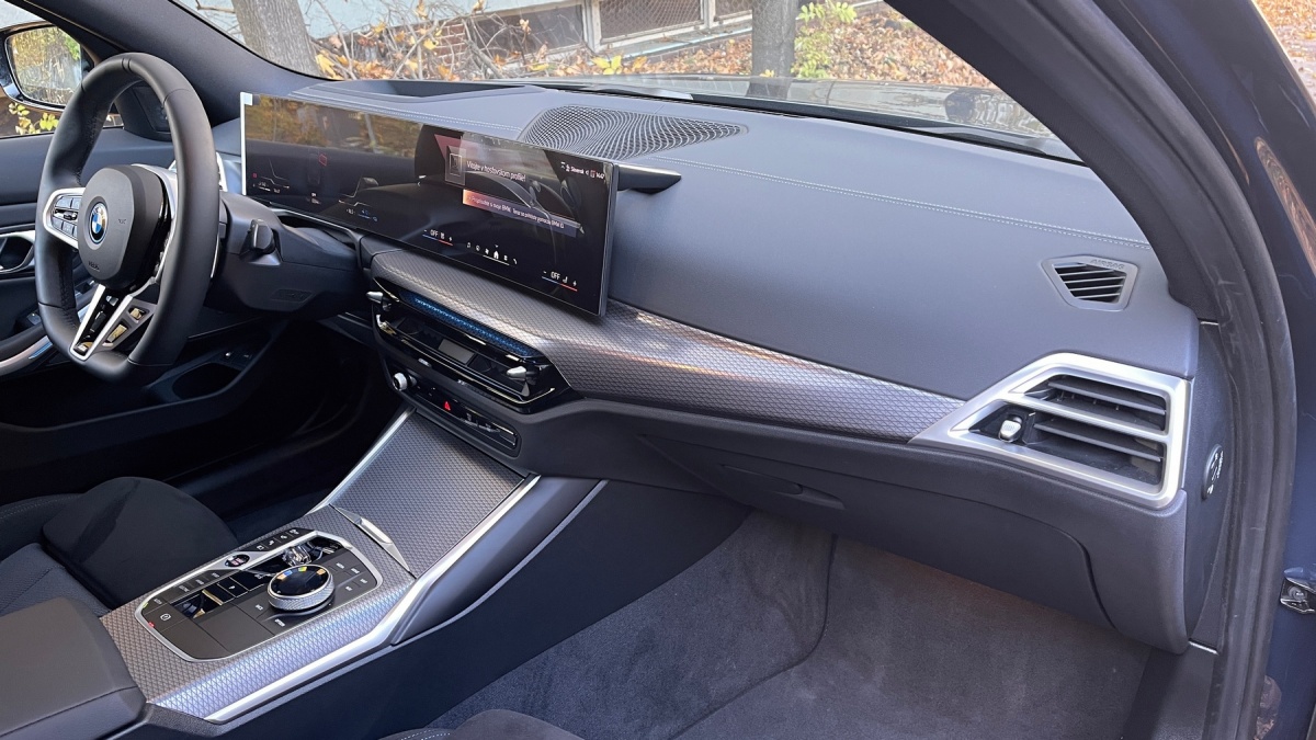 BMW 330e xDrive (2024)