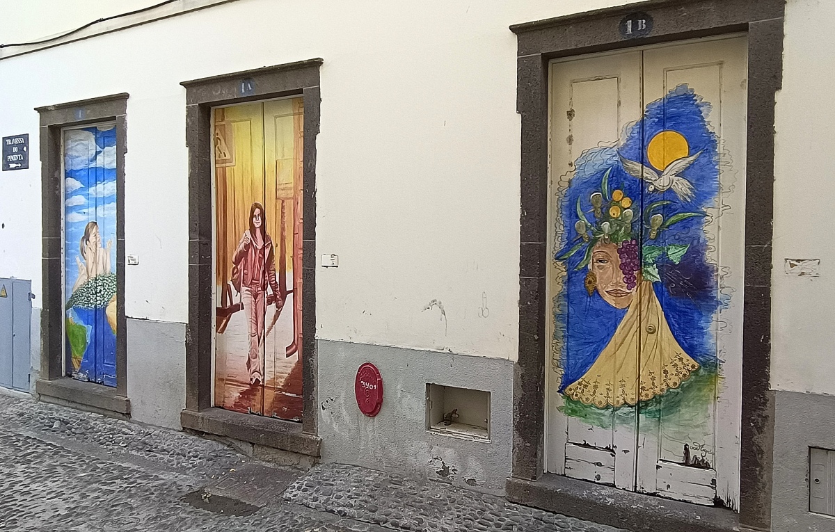 Umenie na dverách, madeira