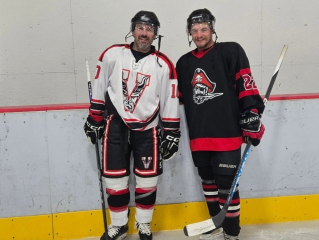 Chris Ewen a Tyler Driedger