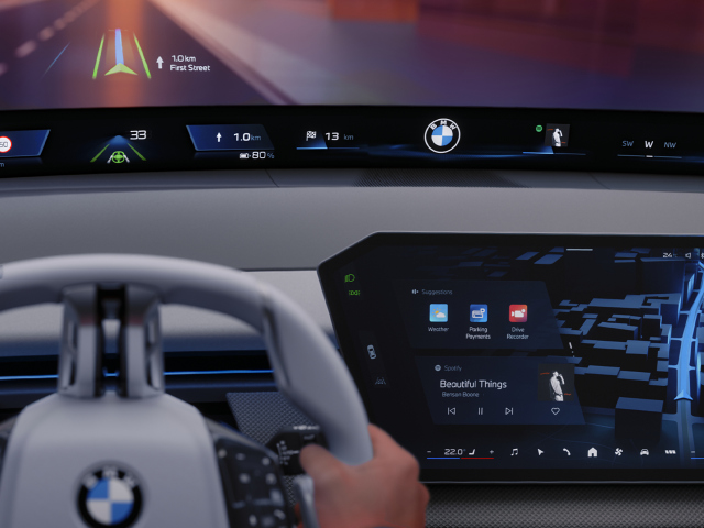 BMW Panoramic iDrive (2025)