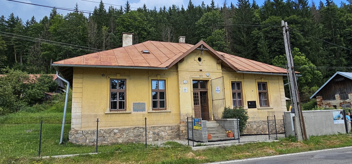 Rodny dom Klary Jarunkovej v Cervenej Skale  casti obce Sumiac