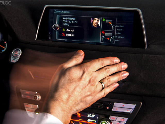 2016-bmw-7-series-hand-gestures-images-01