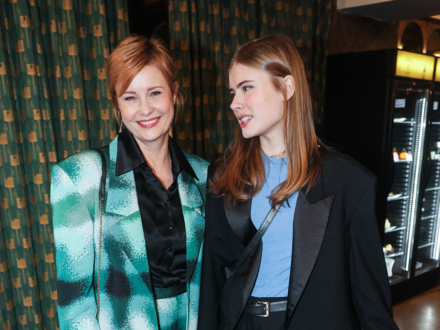 Herečka Jitka Schneiderová priviedla na premiéru do Lucerny svoju dcéru. 