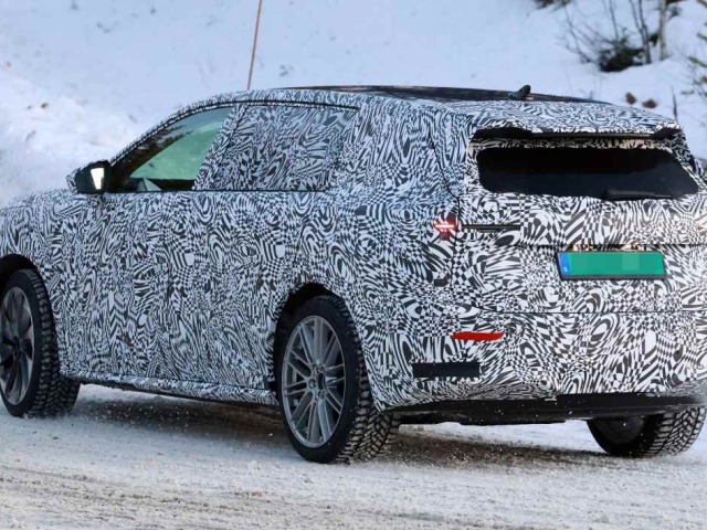 Škoda 7S - maskovaný prototyp 2025