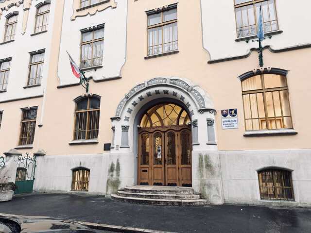gymnázium