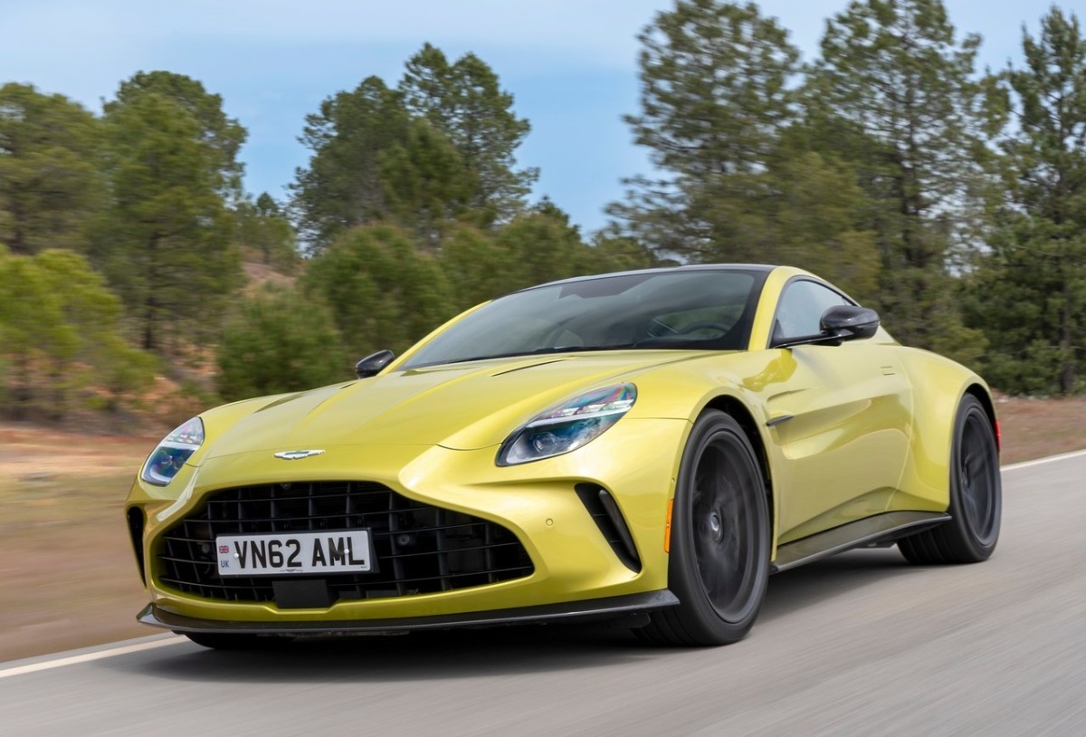 Aston Martin Vantage 2026 17