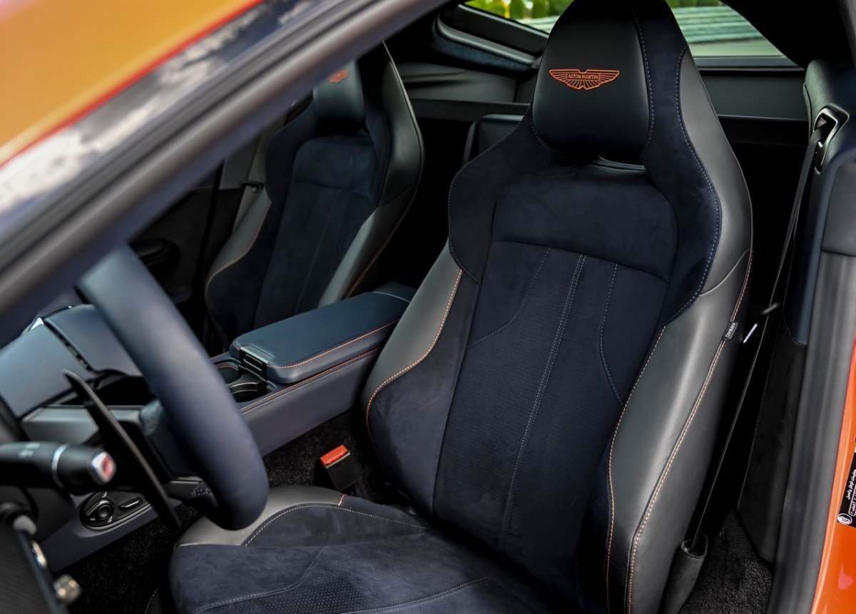 Aston Martin Vantage 2026 21