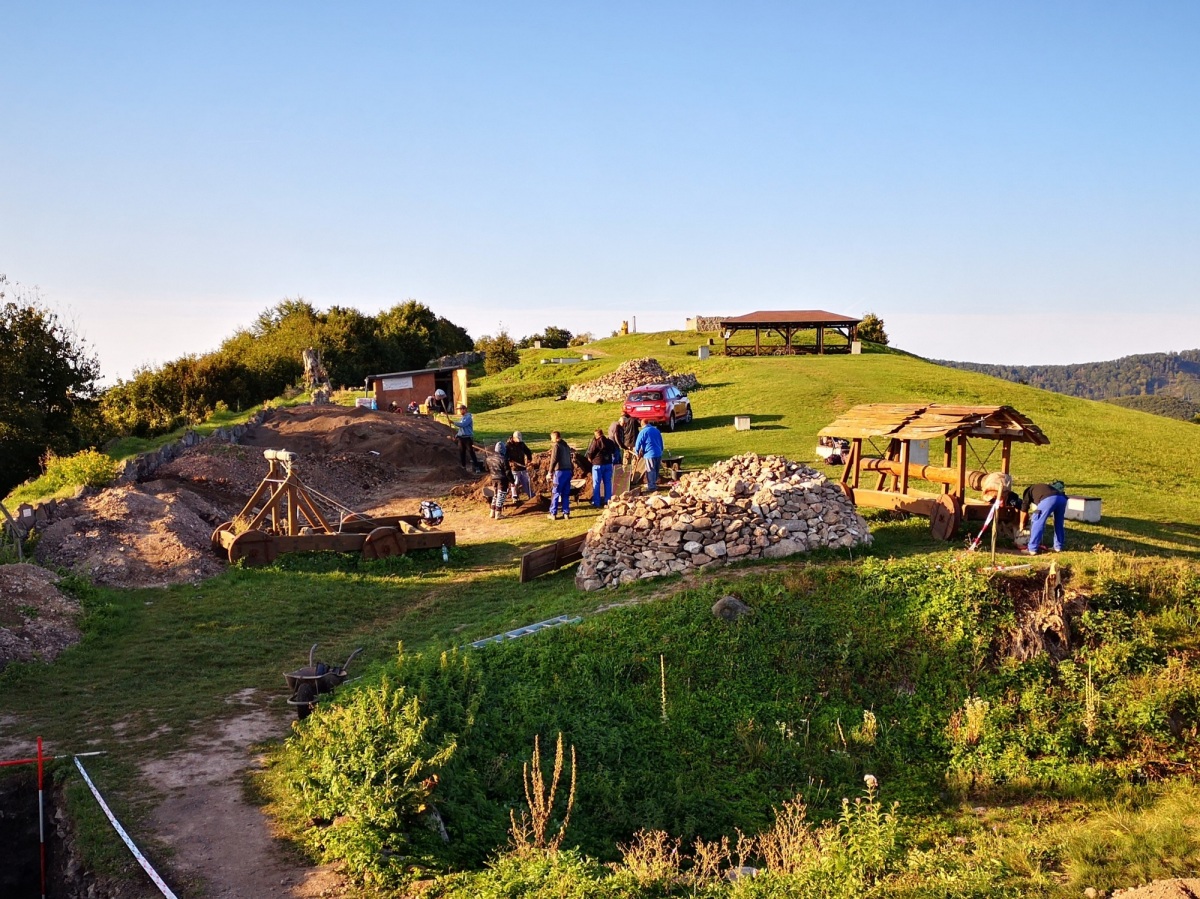vrcholová plošina, Pustý hrad