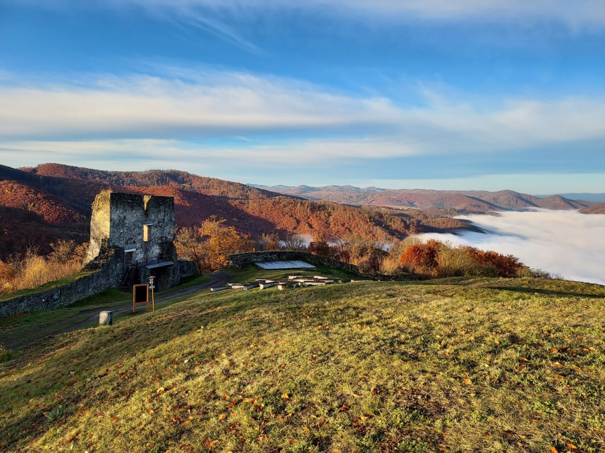 vstupná brána, Pustý hrad
