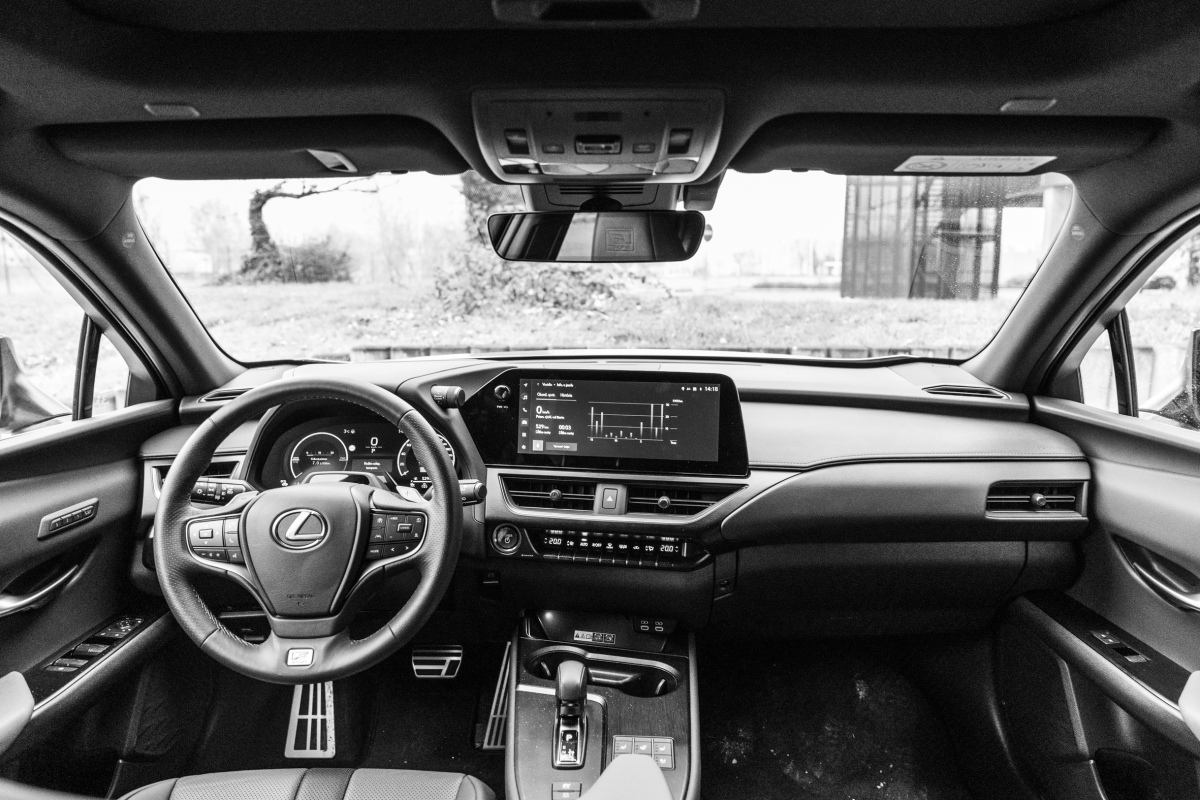 Lexus UX - test 2025