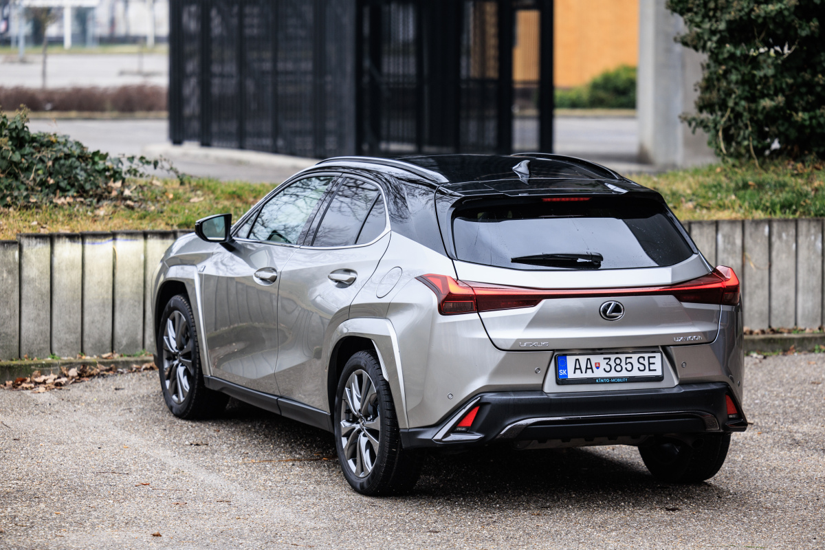 Lexus UX - test 2025