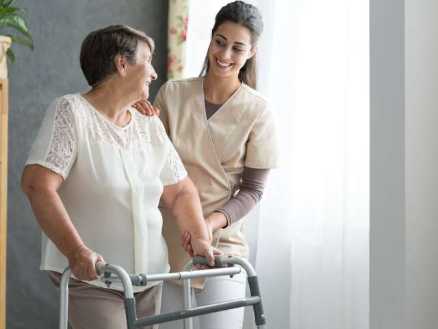 seniorka, invalid