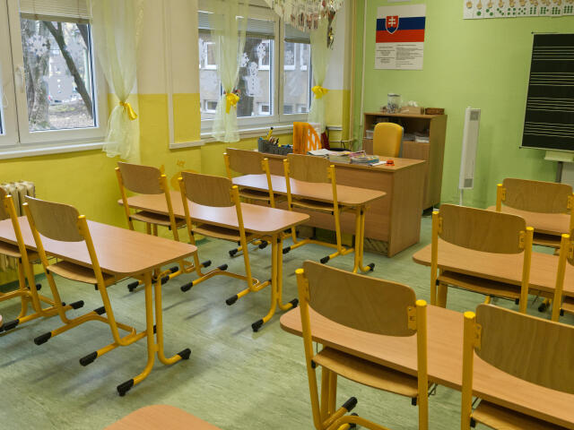 Prázdna trieda na ZŠ Hroncova 23