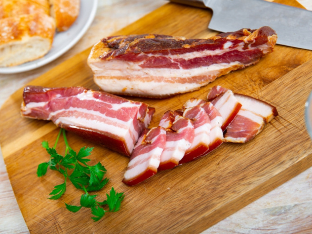 Ako ju zachrániť: Je biely povlak na slanine dôvodom, aby ste ju vyhodili? Nie, ale...