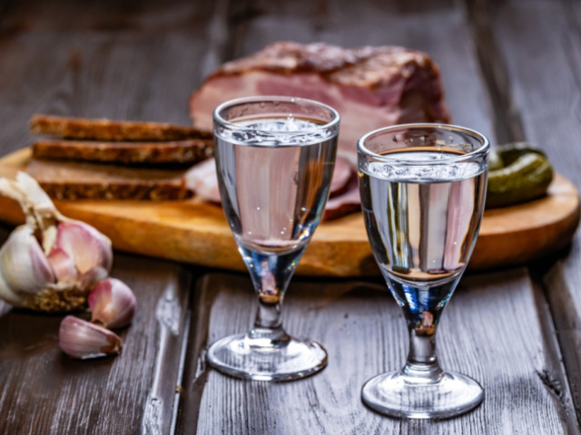 Alkohol v kuchyni: Jednoduchý spôsob, ako dodať jedlám nový chuťový rozmer? Šupnite tam kvapku vodky