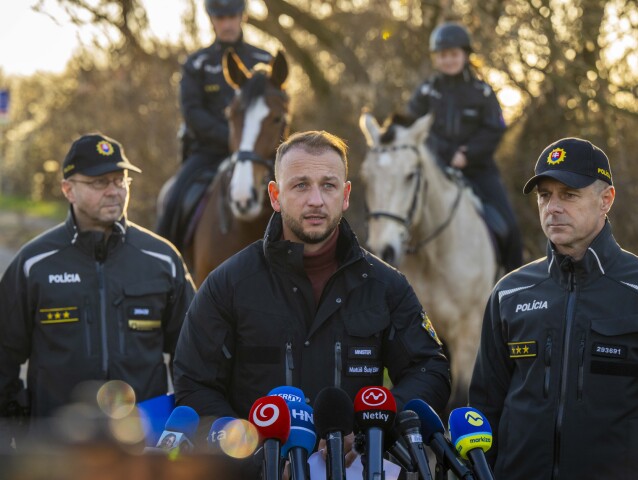 Maďarsko MV PZ TK prevencia nelegálna migrácia, Matúš Šutaj Eštok, policajné kone