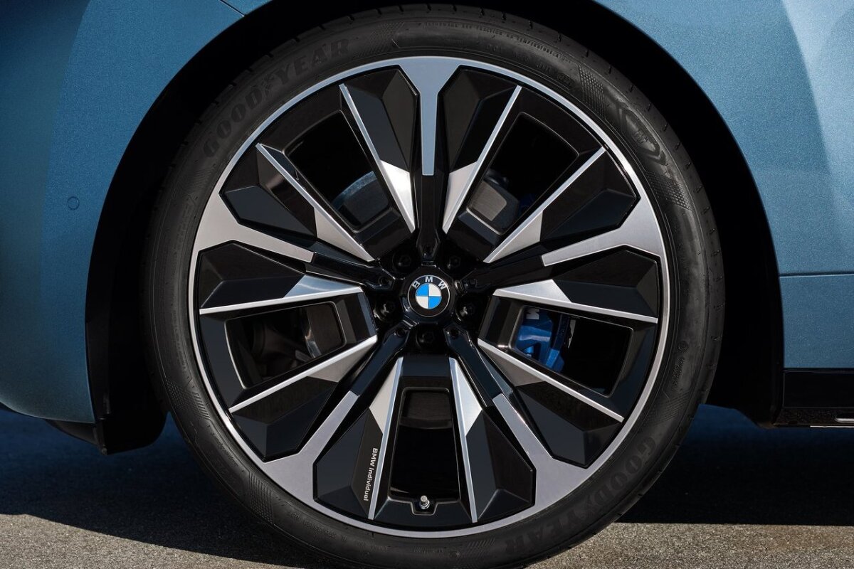 BMW iX - 2025