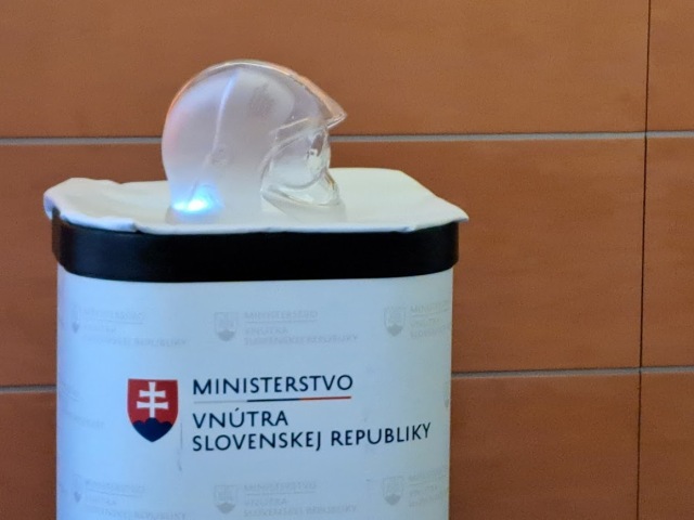 Dobrovoľní hasiči roka - sklenená prilba