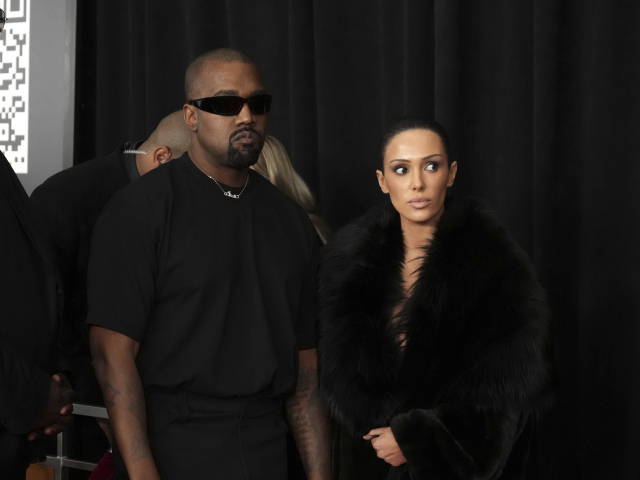 Raper Kanye West a jeho manželka Bianca Censori.
