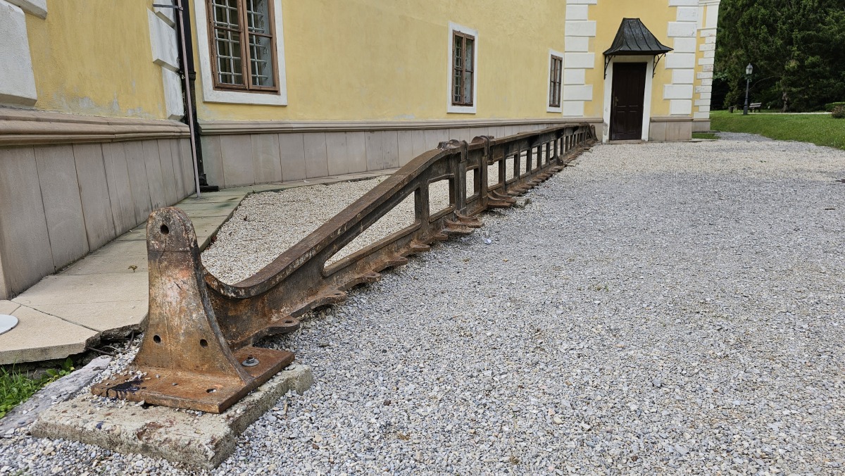 Nosník reťazového mosta v Budapešti je v súčasnosti pri kaštieli v Betliari