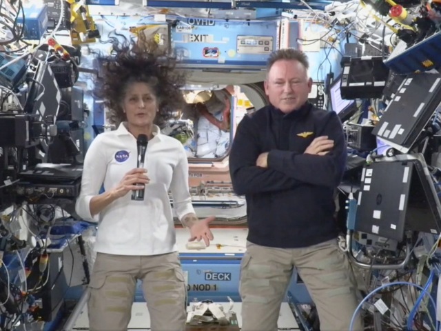 i Barry Wilmore , Sunita Williamsová