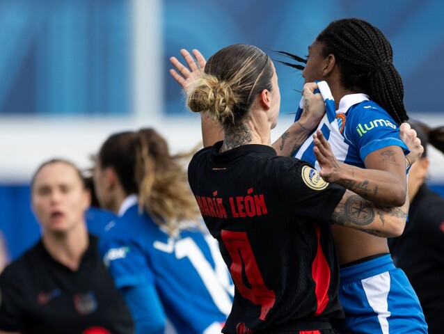 Mapi Leónová, Dani Caracasová