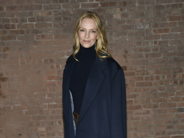 Herečka Uma Thurman na prehliadke Michael Kors Jeseň/Zima 2025.