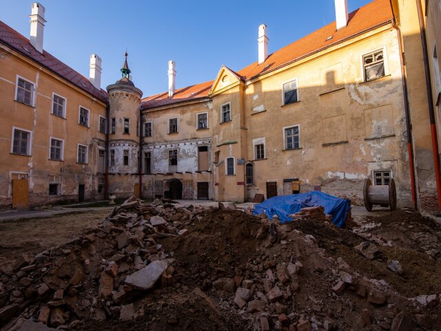 hlohovec, zámok