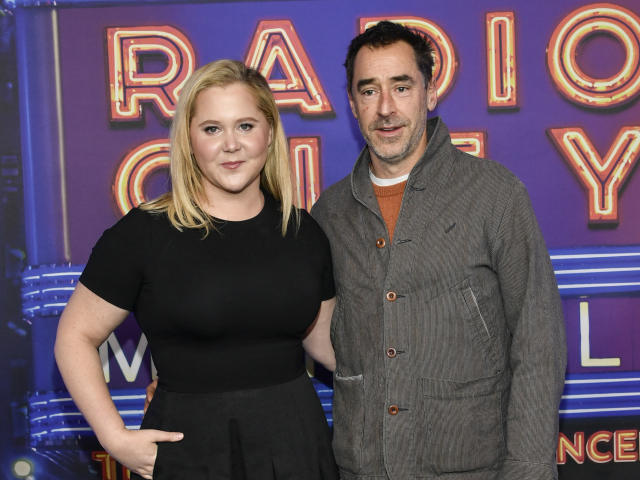 Herečka Amy Schumer a jej manžel Chris Fischer.