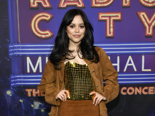 Herečka Jenna Ortega na akcii SNL50: The Homecoming Concert.