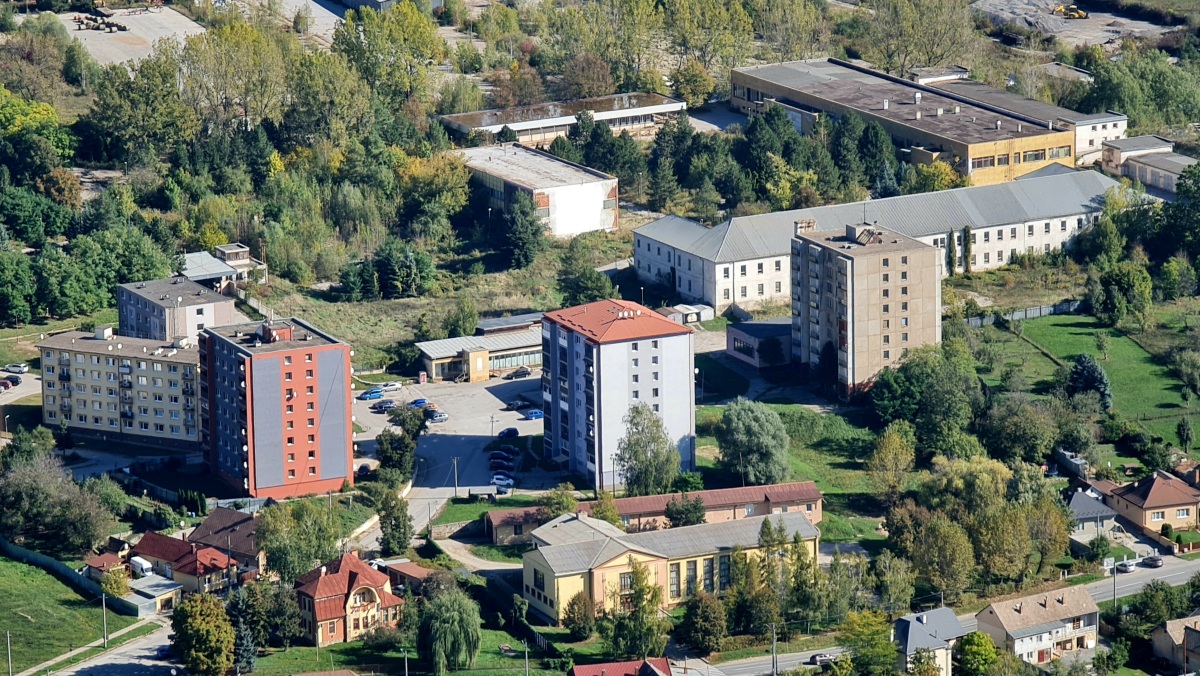 Časť jelšavských kasární s takzvaným ruským sídliskom