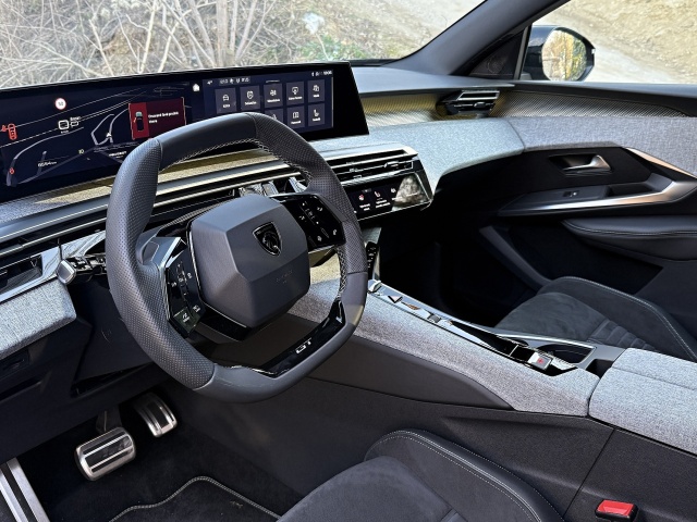 Peugeot 5008 1.2 Hybrid 136k (2025)