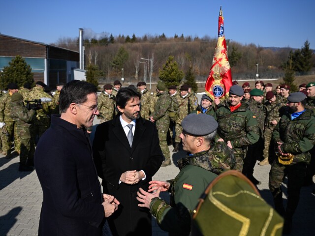Mark Rutte vyzdvihol spoluprácu vojakov na Lešti