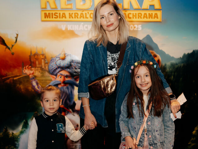 Diana Ha  gerova   s det  mi Izabelkou a Tristanom Foto Bontonfilm